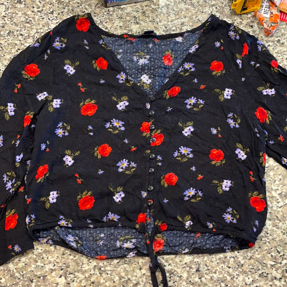 American Eagle Medium Floral Button Down Crop Top